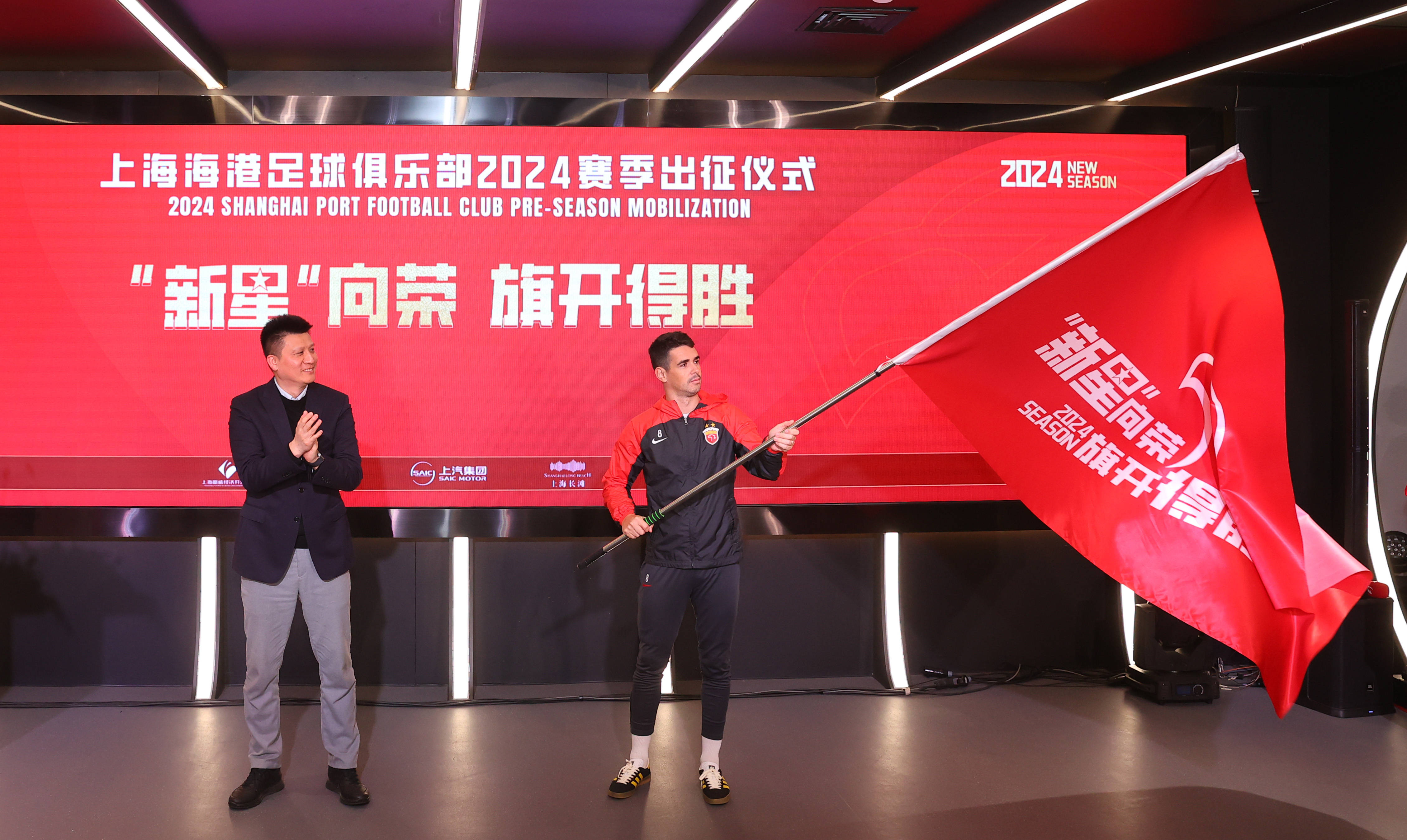 包含法国篮球联赛重新开始新赛季，球队士气高昂的词条