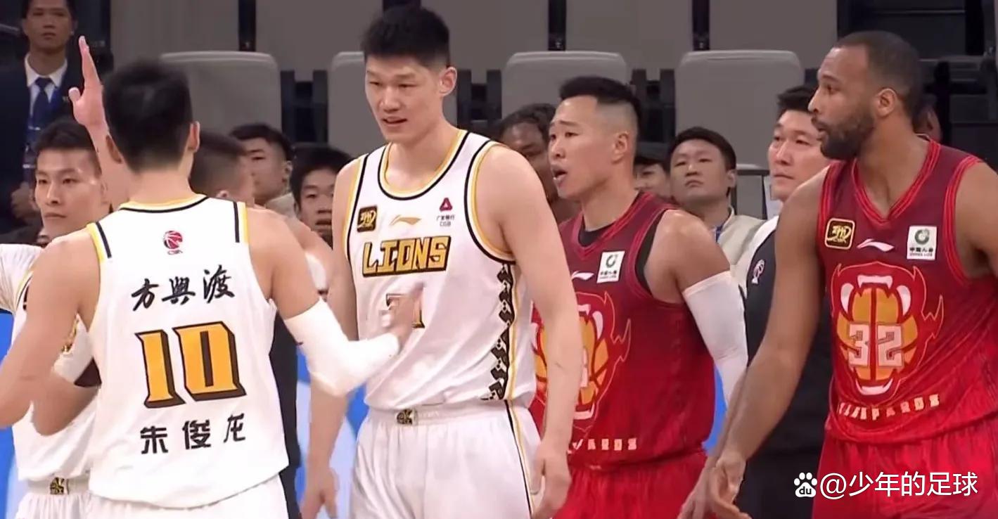 欧洲名校对决惊心动魄，胜负交错精彩不断